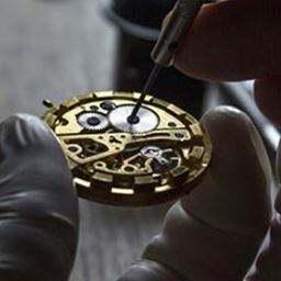 Mohamed : réparation d'horlogerie dans le Grand Est