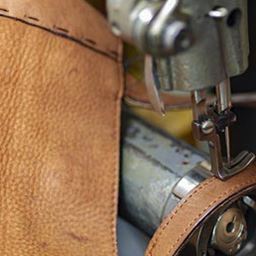 Lucas : réparateur de sac à main et valise  à Vienne
