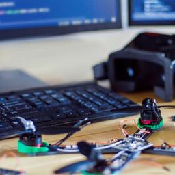 Maxime-02 : réparation de drones dans l'Aisne