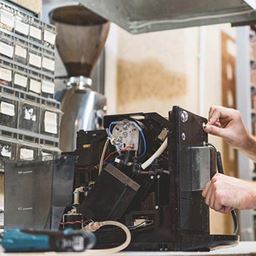 Lorenzo : réparation de cafetières dans les Hauts-de-France