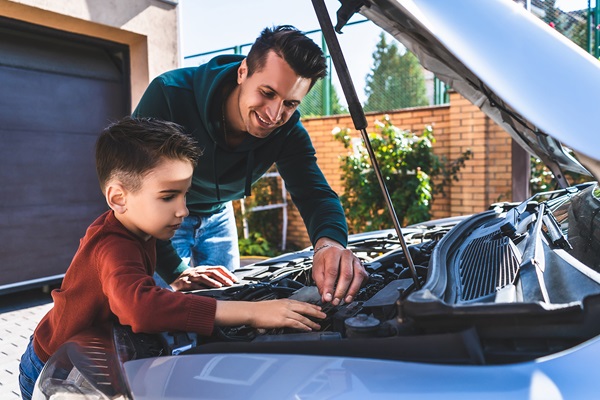 Le rôle dans la société d'un réparateur automobile