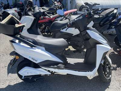 Voici un exemple d'un motoscooter électrique à réparer