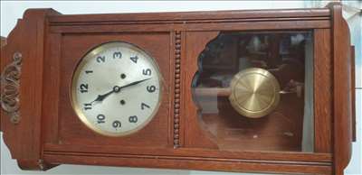 Exemple d'une horloge à carillons à restaurer