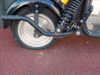Voici un exemple d'un pneu de scooter à réparer
