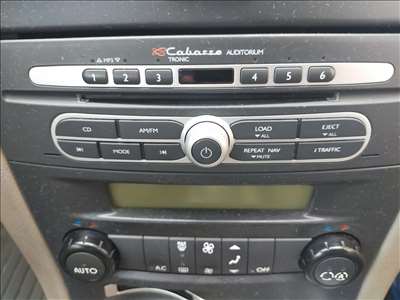 Exemple d'un poste de radio auto à restaurer