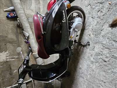 Voici un exemple d'un motoscooter à réparer