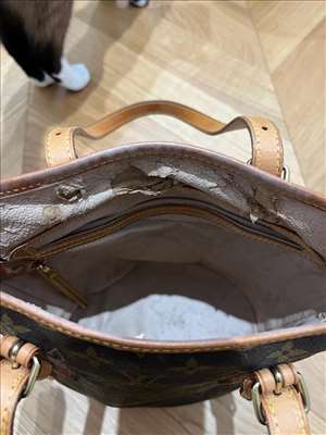 Voici un exemple d'une valise de luxe à réparer