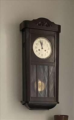 Voici un exemple d'une horlogerie antique à réparer