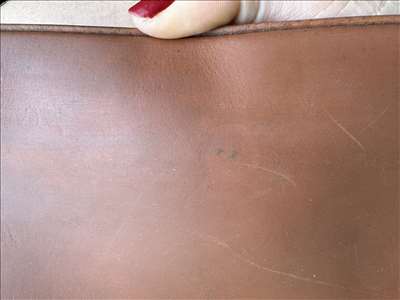 Voici un exemple d'un accessoire de designer à réparer
