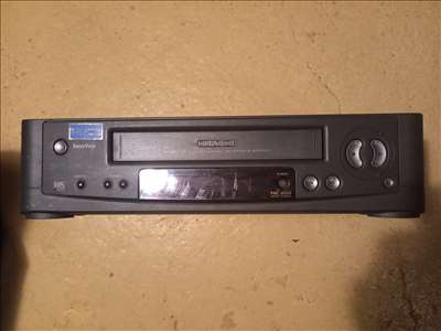 Voici un exemple d'un lecteur de cassettes VHS à réparer