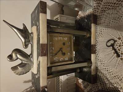 Voici un exemple d'une horlogerie antique à réparer