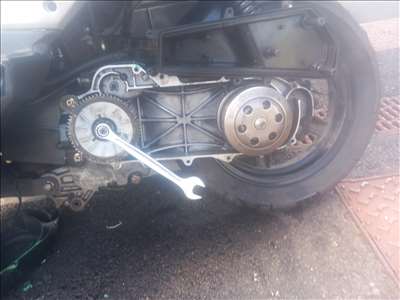 Voici un exemple d'un motoscooter à réparer