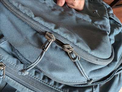 Voici un exemple d'un Zipper de sac à réparer
