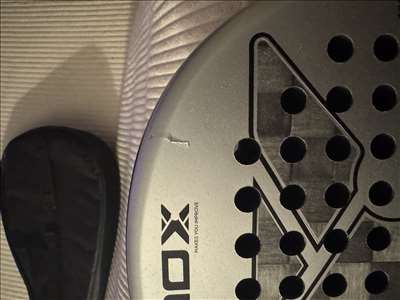 Voici un exemple d'une raquette Padel à réparer