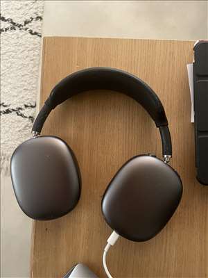 Voici un exemple d'une paire d'écouteurs AirPods à réparer