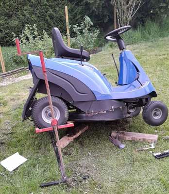 Exemple d'une tondeuse à gazon tracteur à restaurer