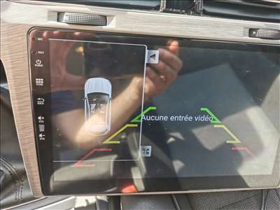 Voici un exemple d'un système audio embarqué à réparer