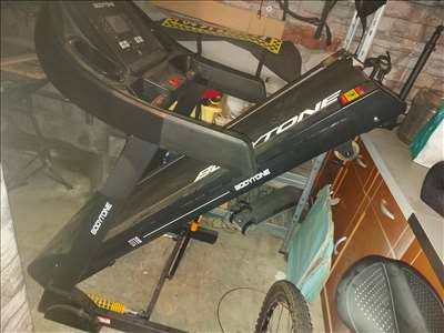 Voici un exemple d'un tapis de course à pied à réparer