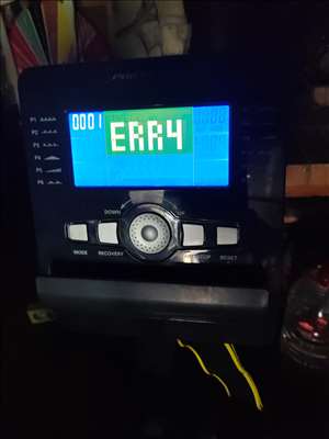 Voici un exemple d'un rameur d'appartement à réparer