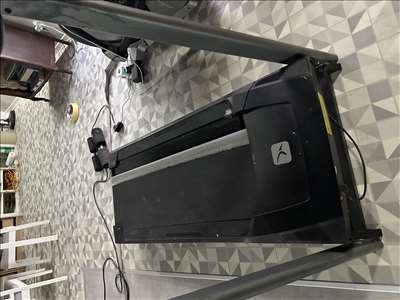 Exemple d'un tapis roulant à restaurer