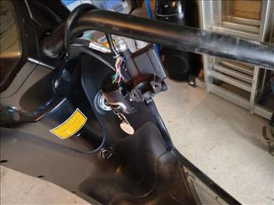 Voici un exemple d'un véhicule électrique à deux roues à réparer