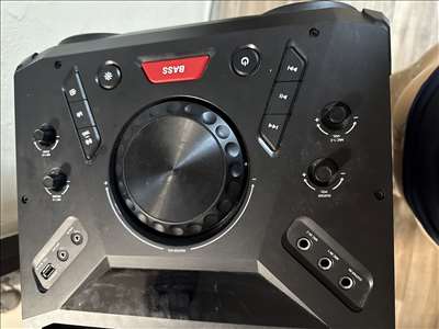 Voici un exemple d'une enceinte de sonorisation à réparer