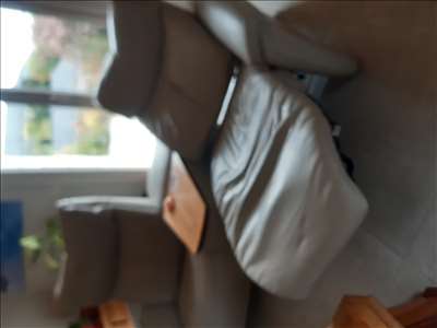 Voici un exemple d'un divan à réparer