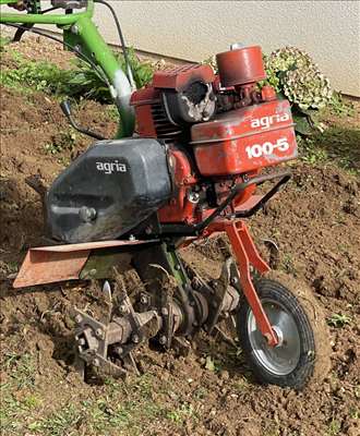 Voici un exemple d'un tracteur de jardin à réparer
