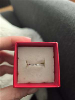 Voici un exemple d'une alliance en or à réparer