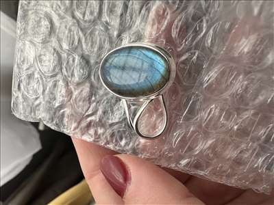 Voici un exemple d'une chevalière en argent à réparer