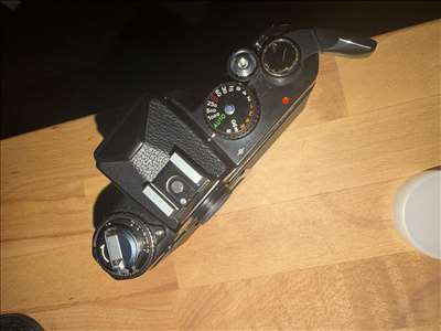 Voici un exemple d'un boîtier photographique argentique à réparer