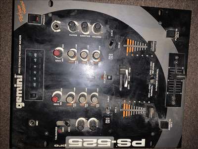 Annonce pour réparer une table de mixage