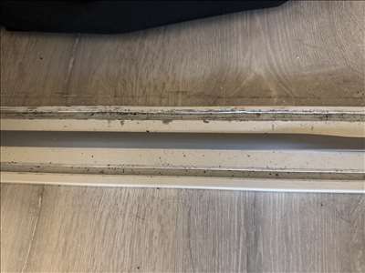 Voici un exemple d'une ouverture coulissante à réparer