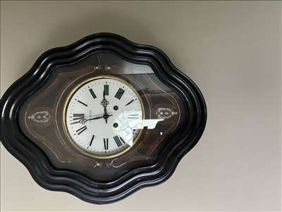 Voici un exemple d'une horlogerie antique à réparer