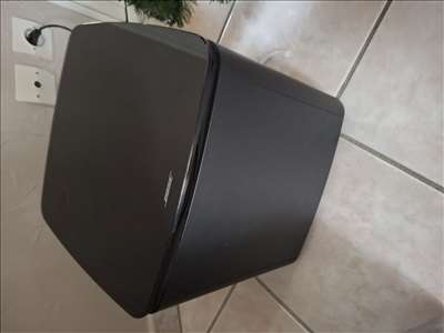 Voici un exemple d'une enceinte de basses à réparer