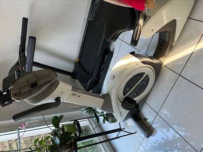 Voici un exemple d'un vélo de cardio-training à réparer