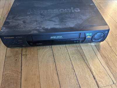 Voici un exemple d'un lecteur de cassettes VHS à réparer