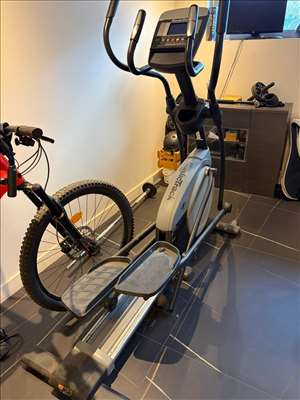 Voici un exemple d'un vélo elliptique de cardio-training à réparer