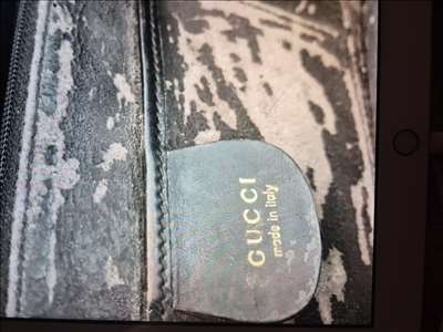 Voici un exemple d'une valise de luxe à réparer