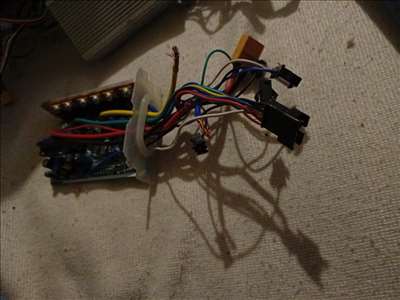 Voici un exemple d'un engin à deux roues électrique à réparer