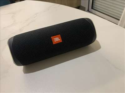 Voici un exemple d'une enceinte acoustique à réparer