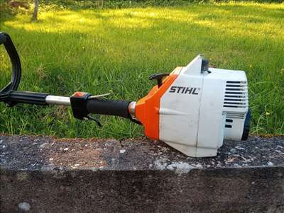 Voici un exemple d'une débroussailleuse à réparer