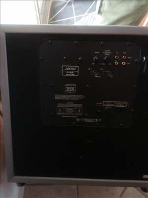 Voici un exemple d'une enceinte de basses à réparer