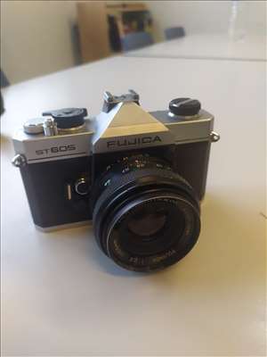 Voici un exemple d'un boîtier photographique argentique à réparer