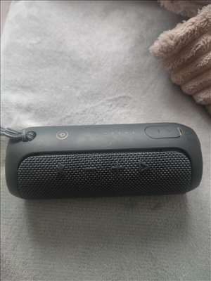 Voici un exemple d'une enceinte acoustique à réparer