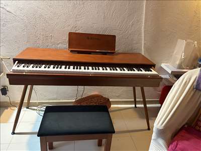 Voici un exemple d'un instrument de musique à clavier à réparer