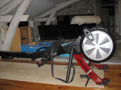 Voici un exemple d'un rameur d'appartement à réparer