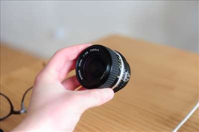 Exemple d'un objectif d'appareil photo à restaurer