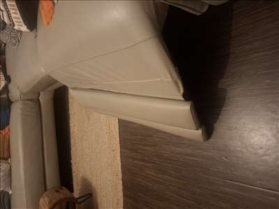 Voici un exemple d'un divan à réparer