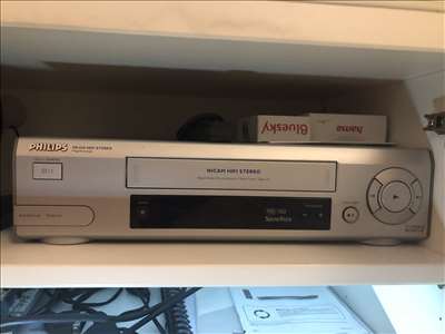 Voici un exemple d'un lecteur de cassettes VHS à réparer